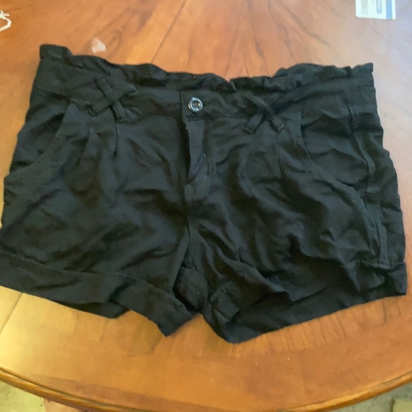 Juniors black shorts - Picture 1 of 3